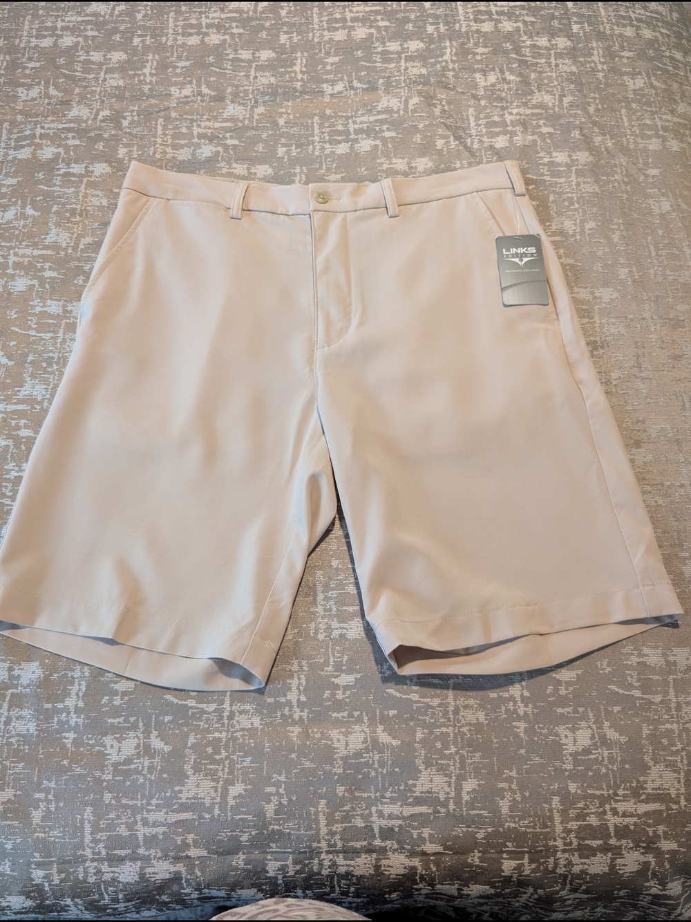 Links Men’s Beige Flat-Front Performance Shorts